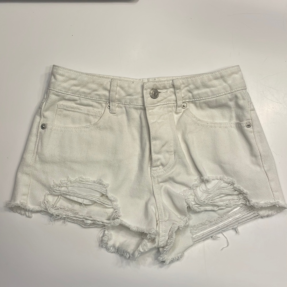 White jean shorts size 25